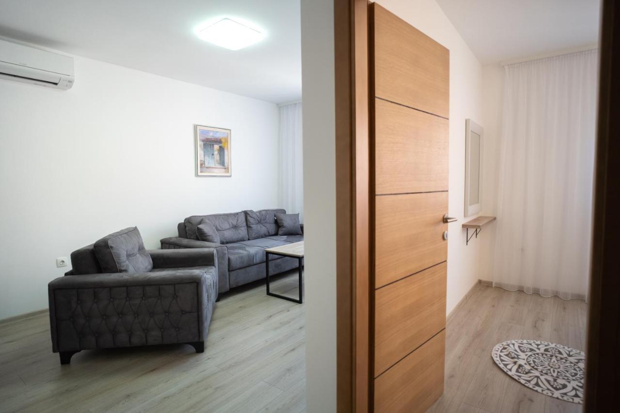 Apartments And Rooms Smile Mostar Extérieur photo