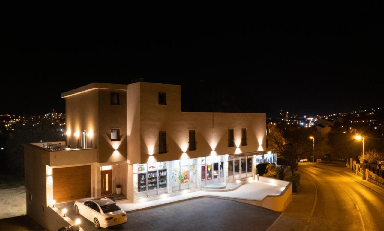 Apartments And Rooms Smile Mostar Extérieur photo