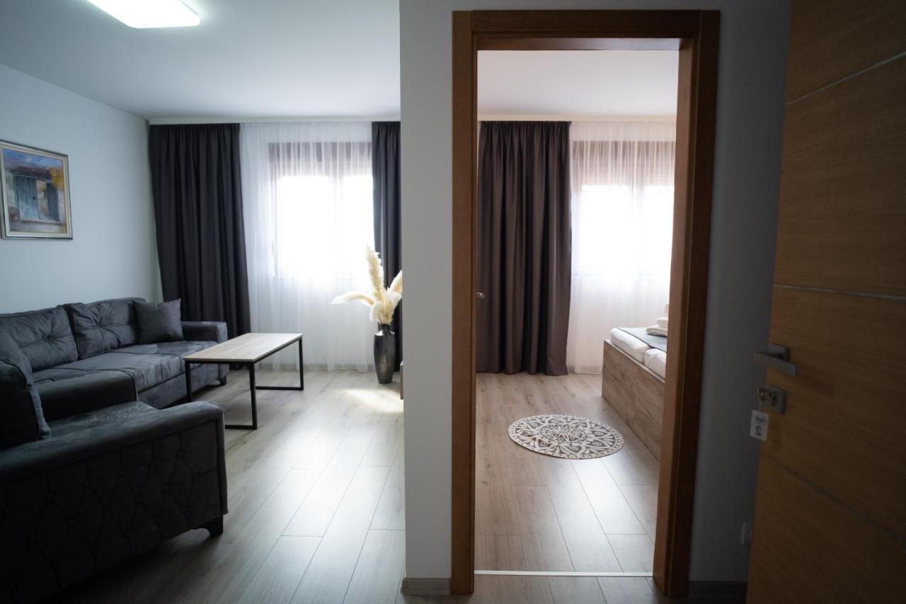 Apartments And Rooms Smile Mostar Extérieur photo