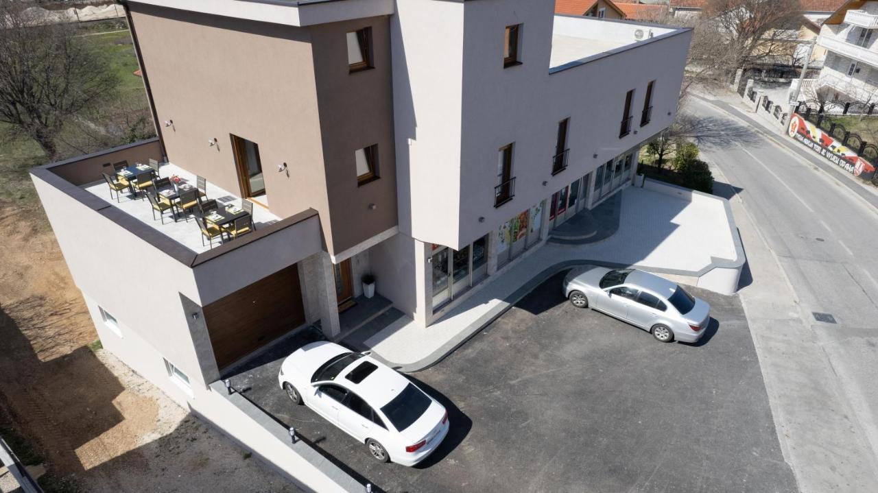 Apartments And Rooms Smile Mostar Extérieur photo